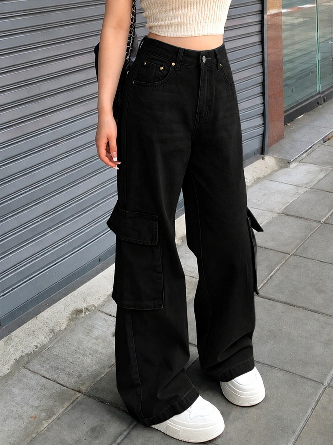 BLACK CARGO JEANS
